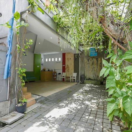 Oyo 3852 Valomia Guest House Denpasar Kültér fotó