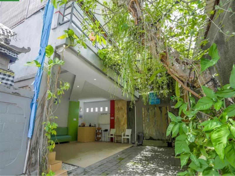 Oyo 3852 Valomia Guest House Denpasar Kültér fotó