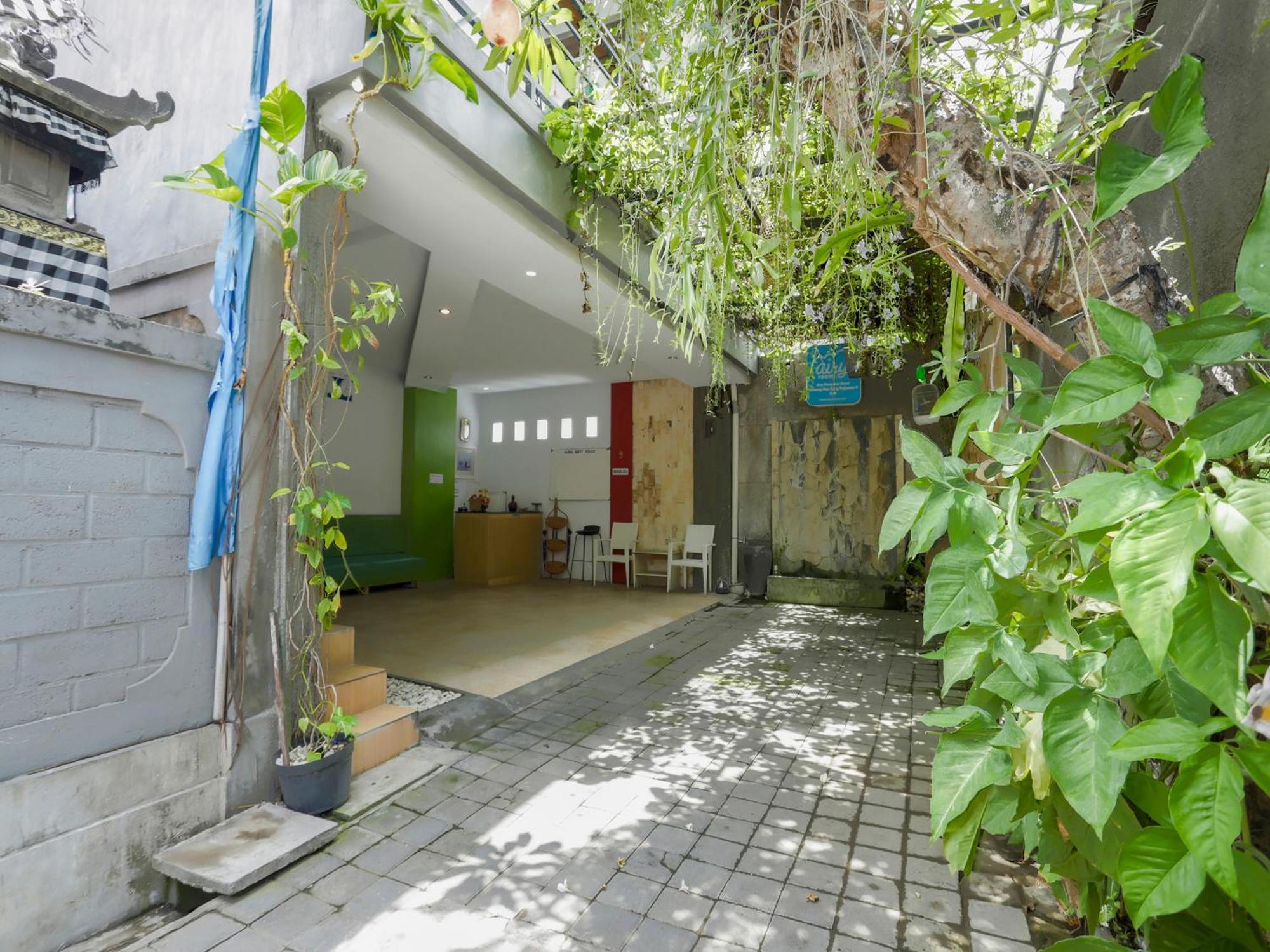 Oyo 3852 Valomia Guest House Denpasar Kültér fotó